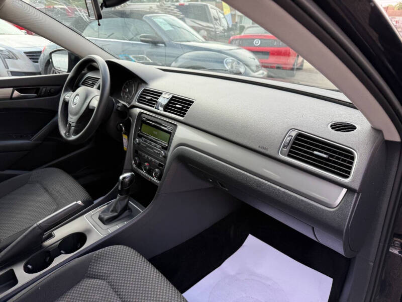 2014 Volkswagen Passat 1.8T S PZEV