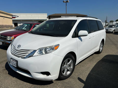 2017 Toyota Sienna for sale at Deruelle's Auto Sales in Shingle Springs CA