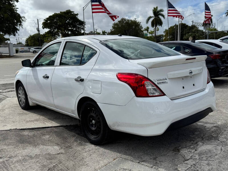 2018 Nissan Versa Sedan S Plus photo 4