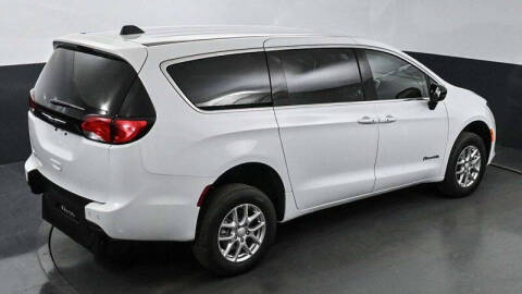 2025 Chrysler Voyager LX