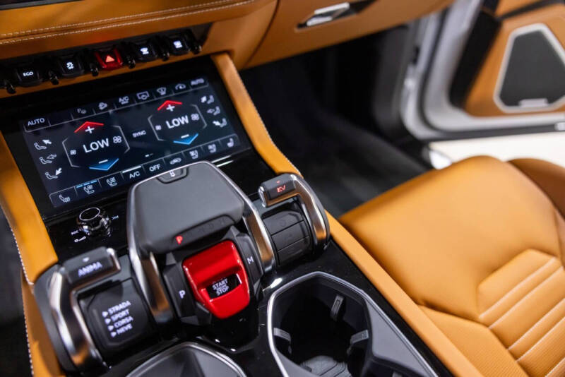 2025 Lamborghini Urus SE