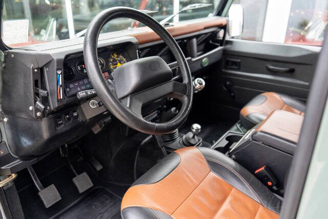 1990 Land Rover Defender 18