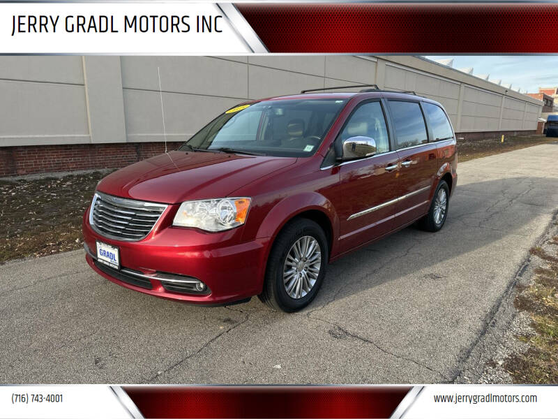 2015 Chrysler Town & Country Touring-L's photo