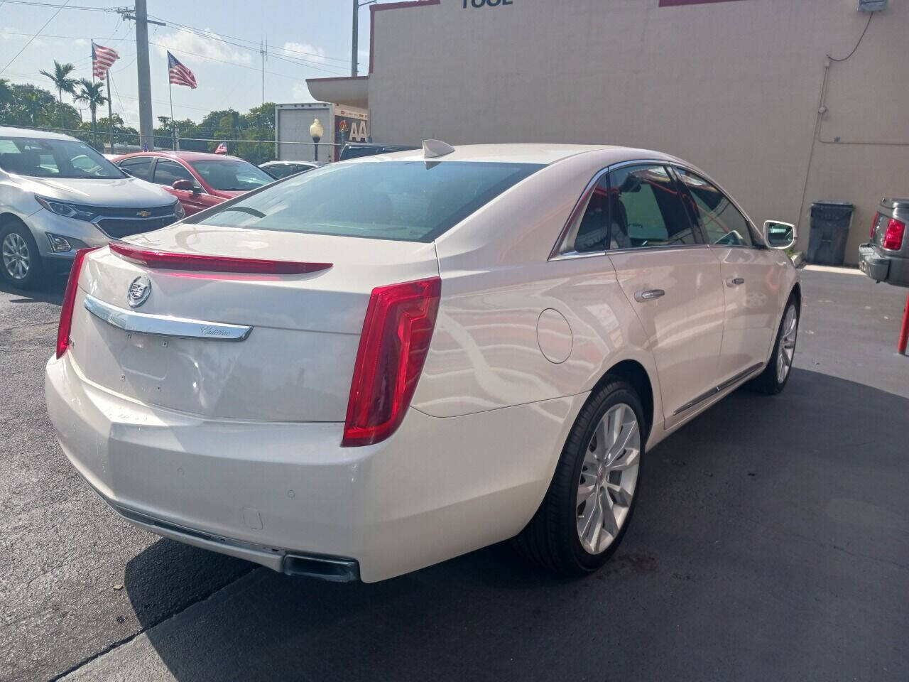 2015 CADILLAC XTS Sedan - $10,999