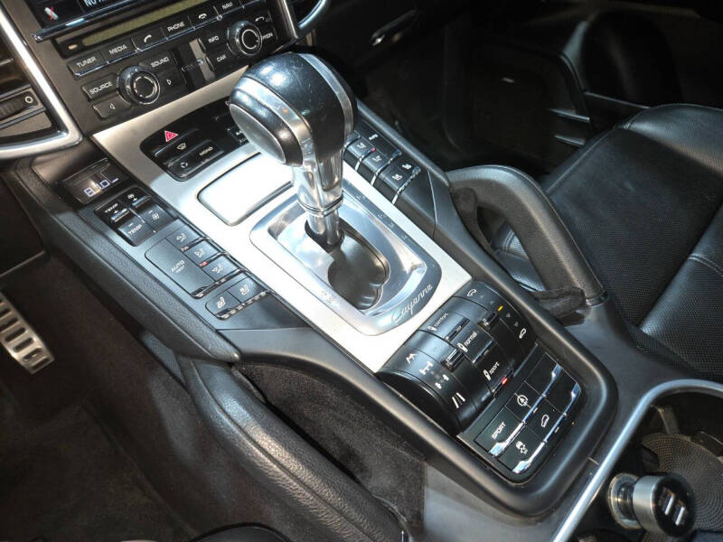 2013 Porsche Cayenne GTS