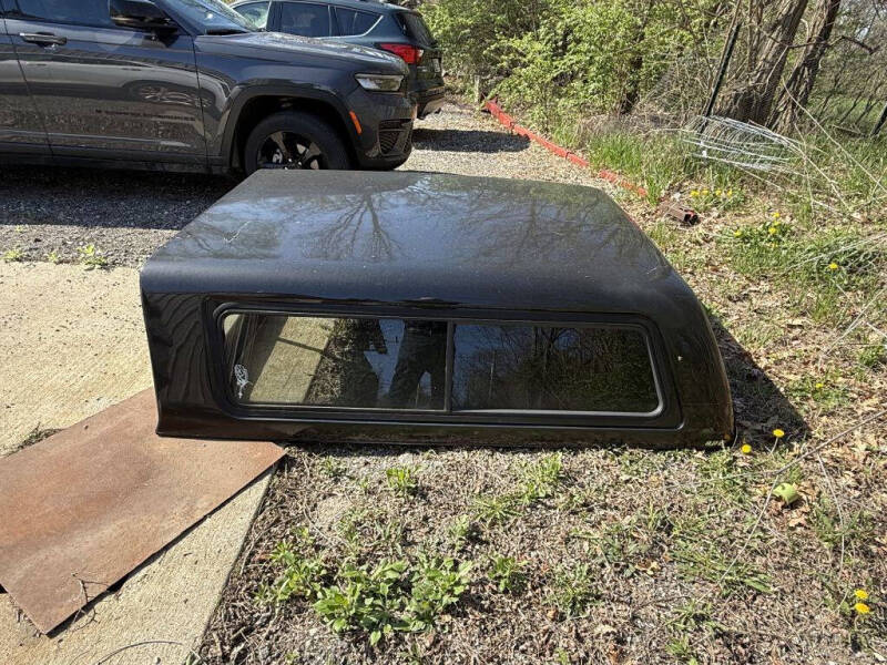 1900 TRUCK CAP - 7 FT BED n/a