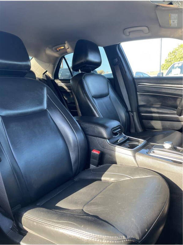 2016 Chrysler 300