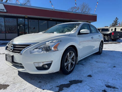 2014 Nissan Altima for sale at Dealswithwheels in Hastings MN
