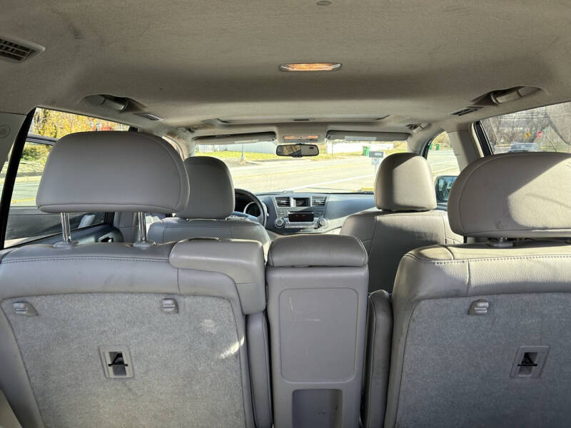 2011 Toyota Highlander SE