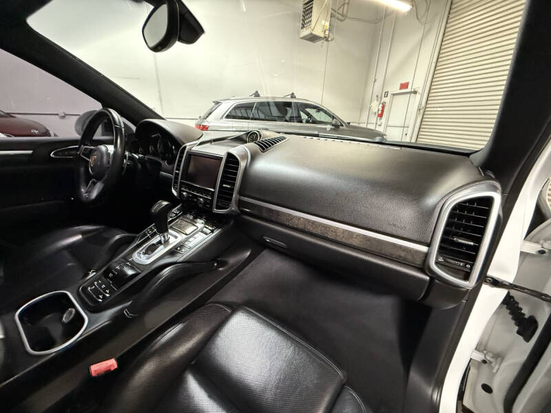 2016 Porsche Cayenne S E-Hybrid