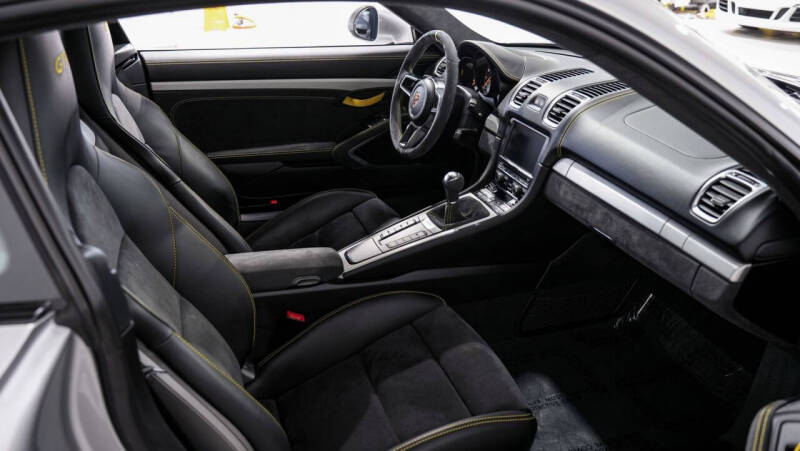 2016 Porsche Cayman GT4