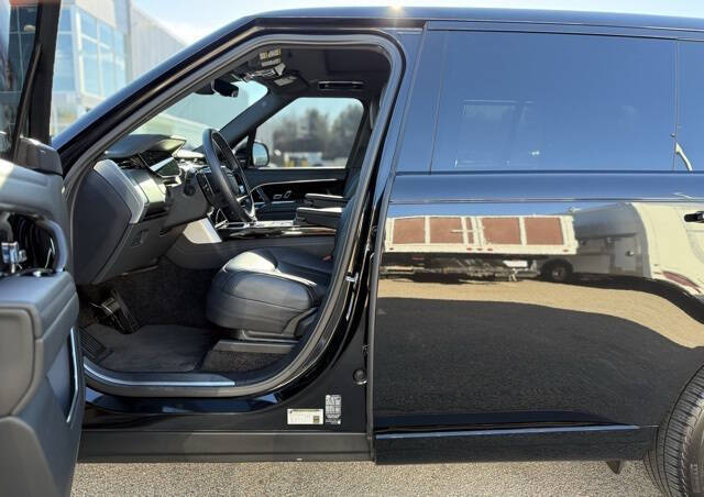 2024 Land Rover Range Rover P400 SE LWB