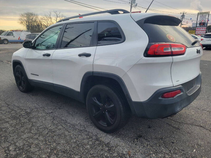 2017 Jeep Cherokee Sport