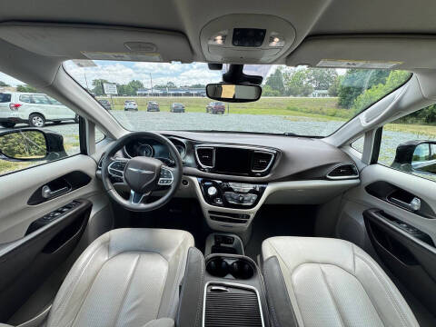 2017 Chrysler Pacifica Touring-L Plus