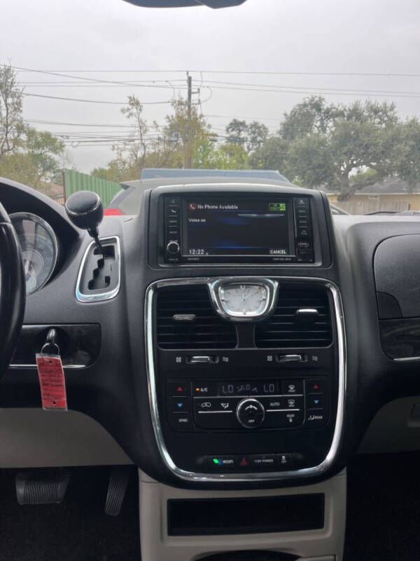 2013 Chrysler Town and Country Touring