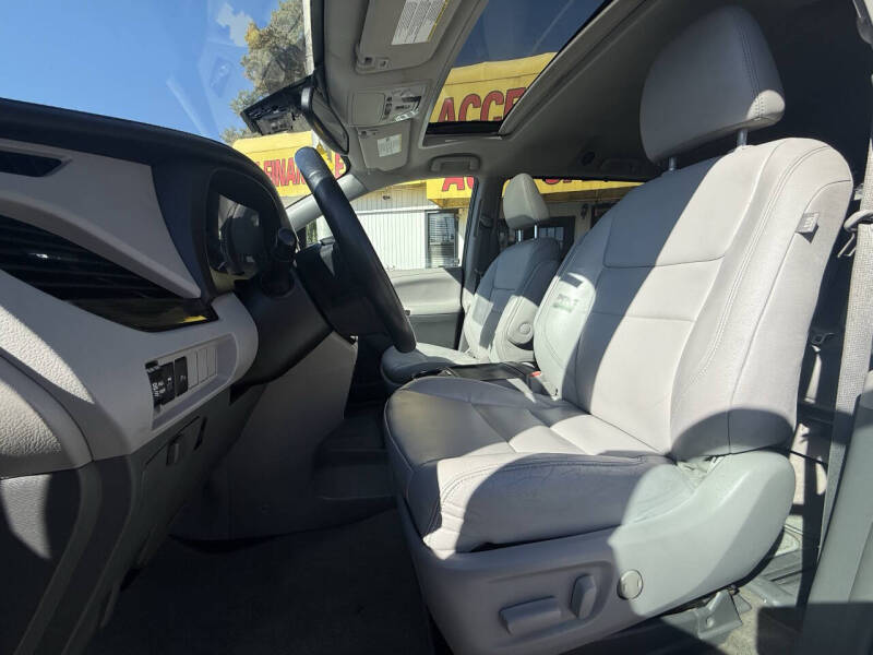 2018 Toyota Sienna XLE 8-Passenger
