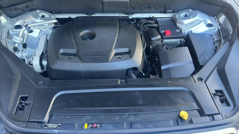 2017 Volvo XC90 T6 Momentum