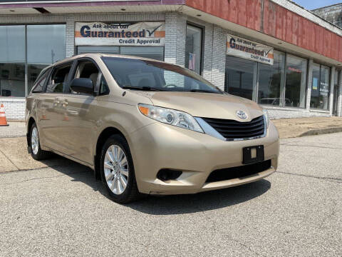 2011 Toyota Sienna LE 7-Passenger