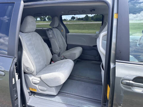 2011 Toyota Sienna LE 8-Passenger