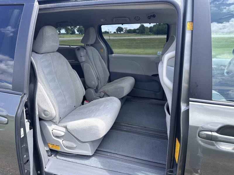 2011 Toyota Sienna LE 8-Passenger