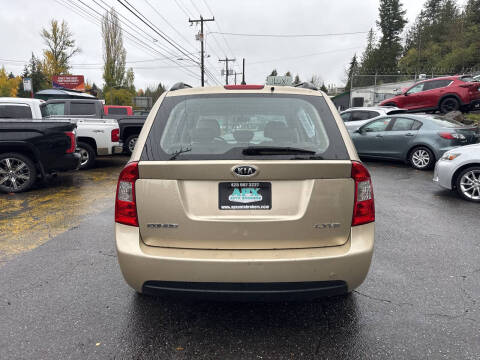 2008 Kia Rondo LX