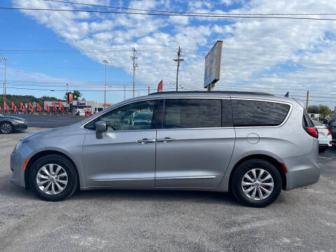 2017 Chrysler Pacifica Touring-L