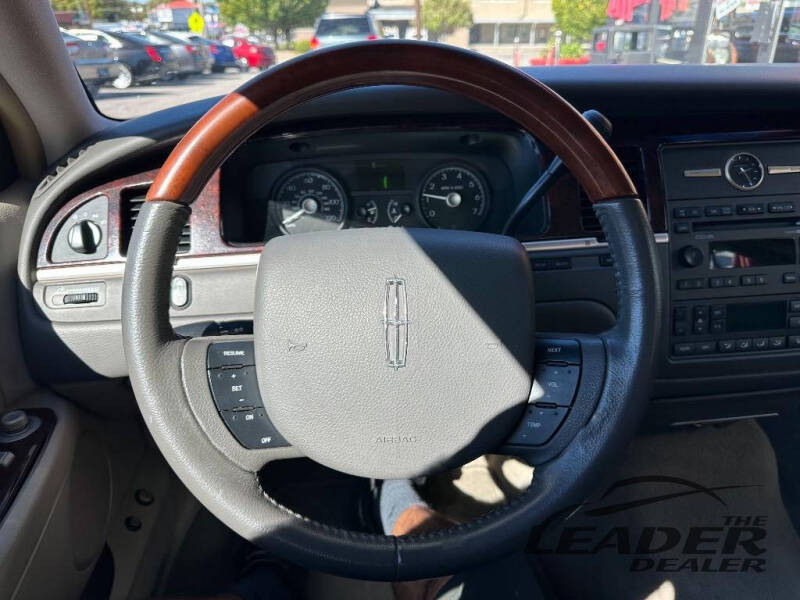 2011 Lincoln Town Car Signature Limited