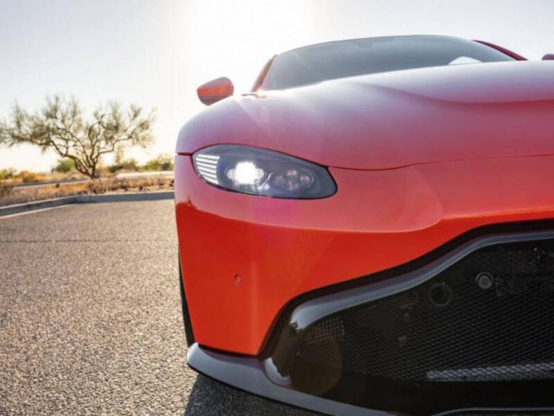 2021 Aston Martin Vantage Base's photo