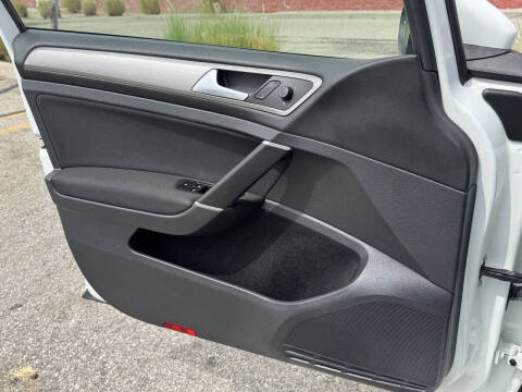 2016 Volkswagen Golf TSI S