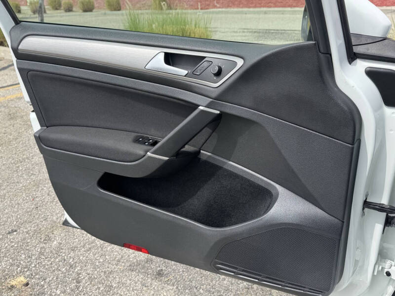 2016 Volkswagen Golf TSI S