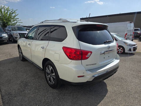 2017 Nissan Pathfinder SL