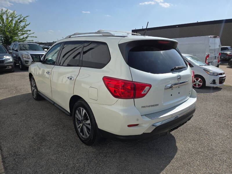 2017 Nissan Pathfinder SL