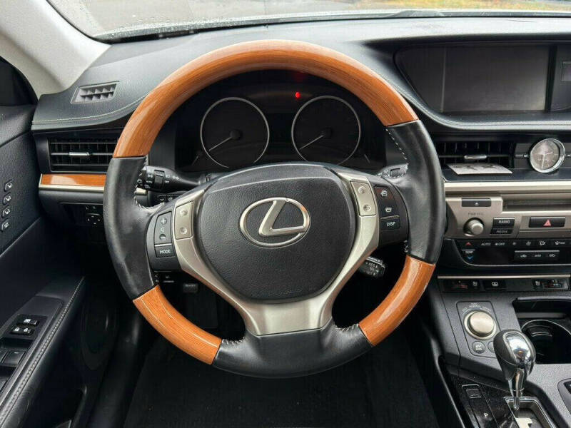 2015 Lexus ES 300h