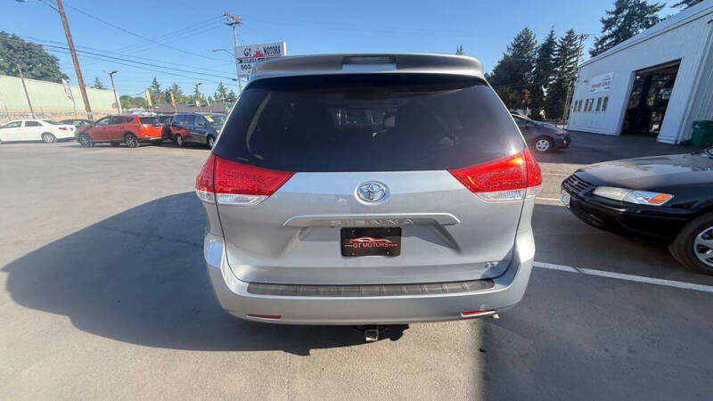2011 Toyota Sienna LE 8-Passenger