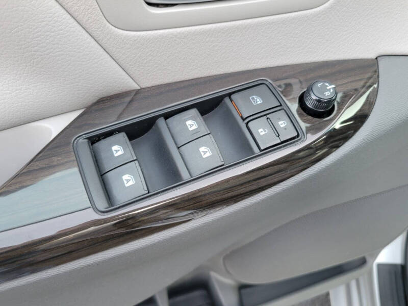 2015 Toyota Sienna XLE 8-Passenger