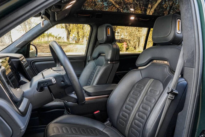 2023 Rivian R1S Adventure