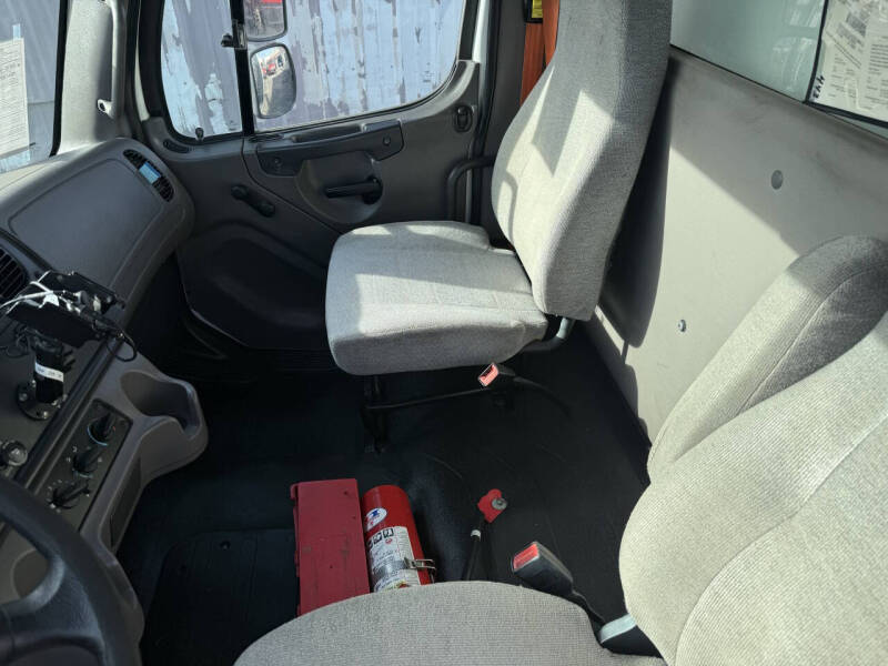 2018 Freightliner M2 106