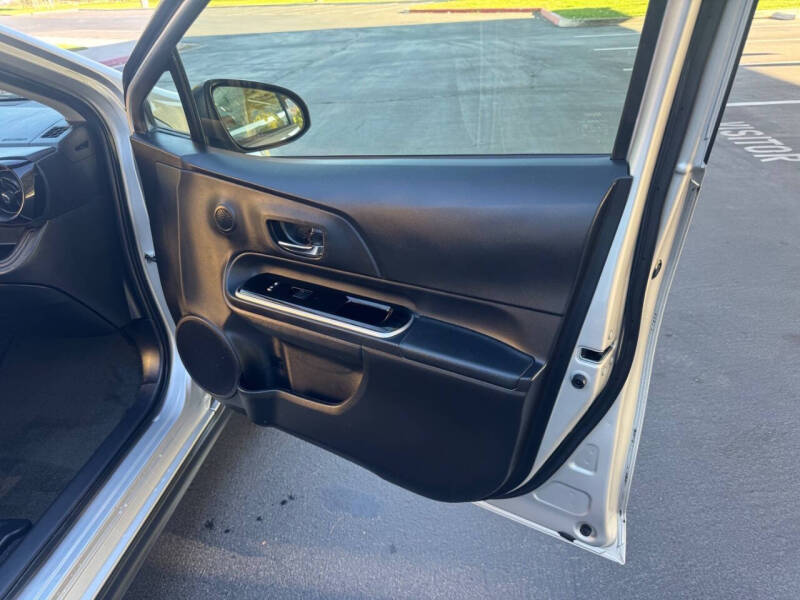 2019 Toyota Prius c L