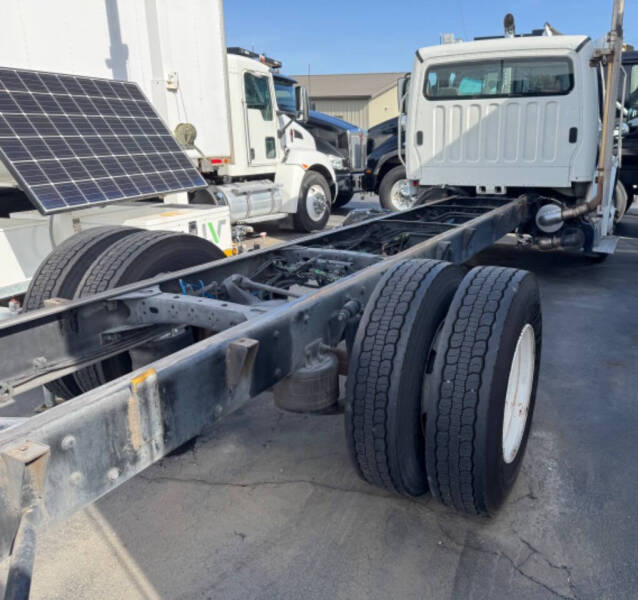 2013 Freightliner Business class M2