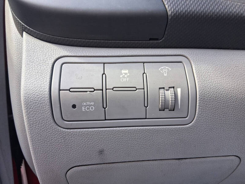 2013 Hyundai Accent SE