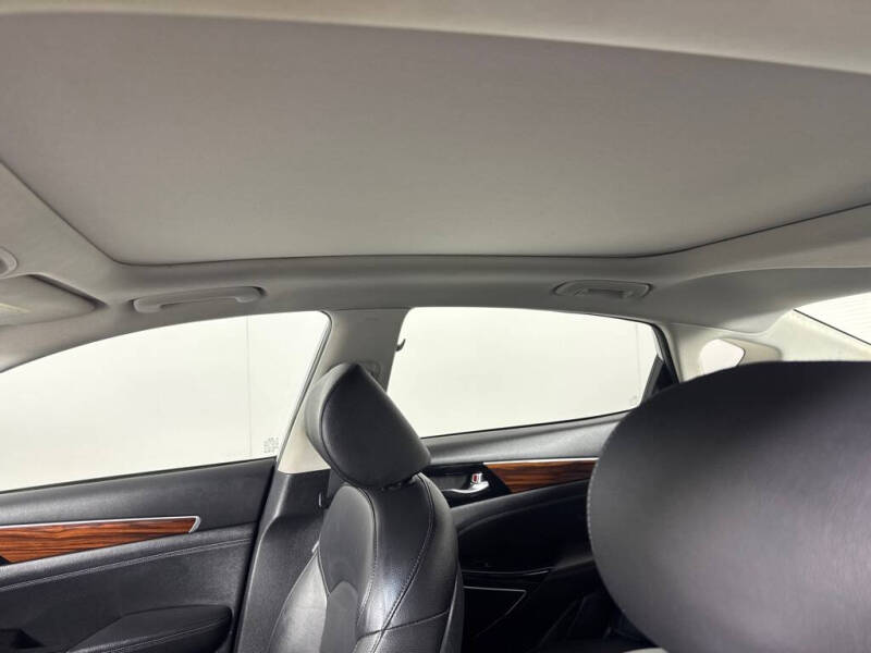 2018 Kia Cadenza Technology