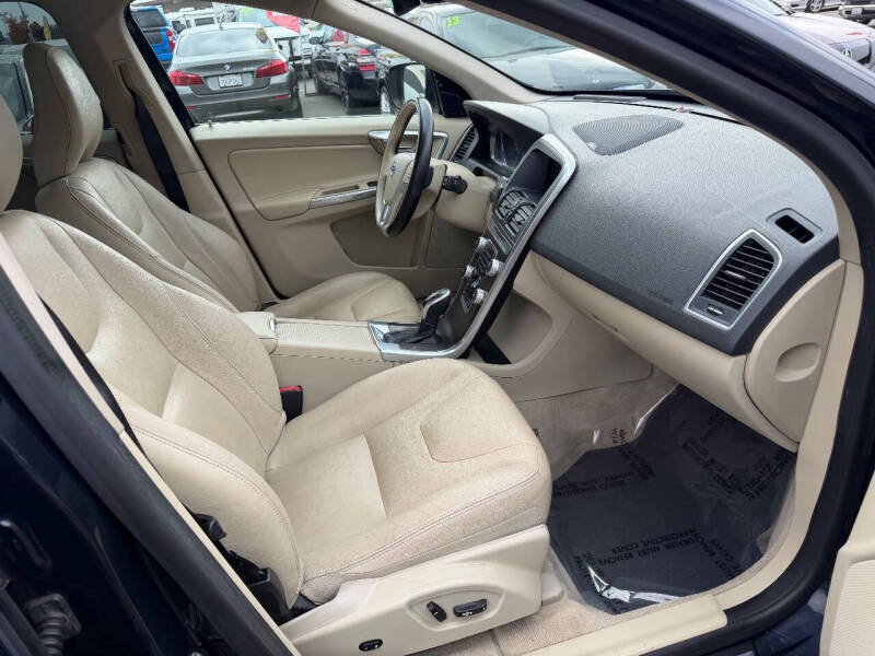 2016 Volvo XC60 T5 Drive-E Platinum