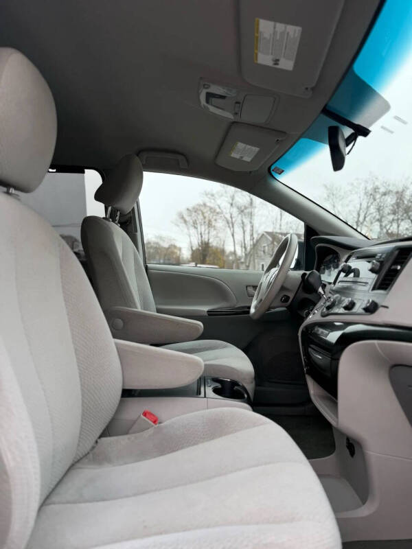2012 Toyota Sienna