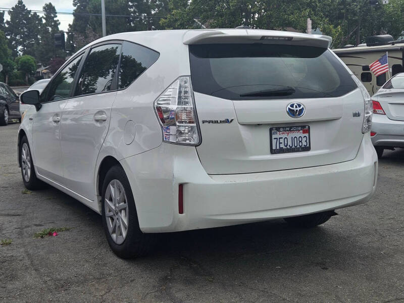 2014 Toyota Prius v