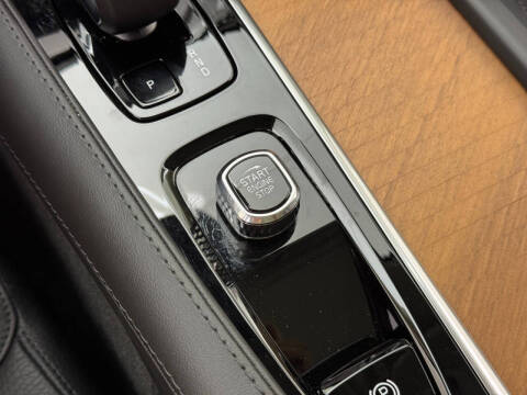 2024 Volvo XC90 Recharge T8 Core Bright Theme