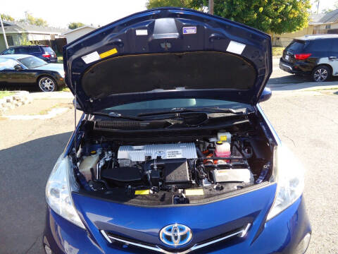 2012 Toyota Prius v Three