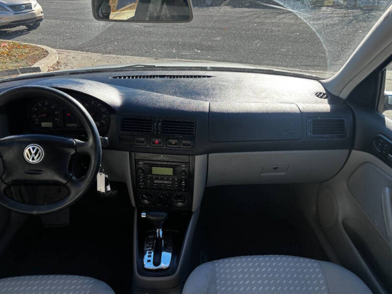 2003 Volkswagen Jetta GL photo 32