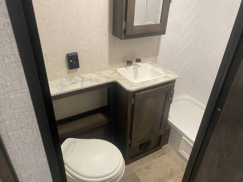 2021 Coleman 334BH