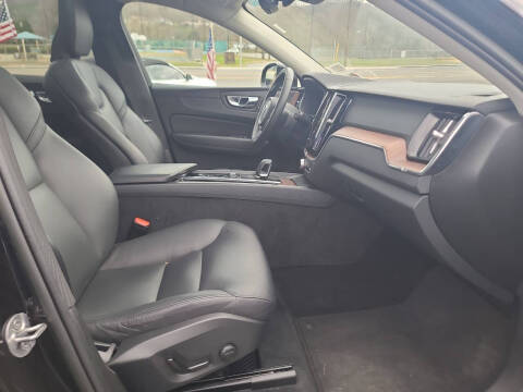 2023 Volvo XC60 B5 Plus Dark Theme