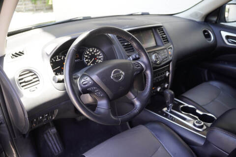 2020 Nissan Pathfinder SL